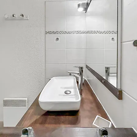Holiday home Ensoleillee Avec Piscine Saint-Raphael (Var)
